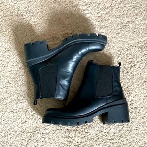 Universal Thread Black Chelsea Boot
